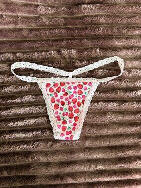 Stylish g-string cotton panties, size M